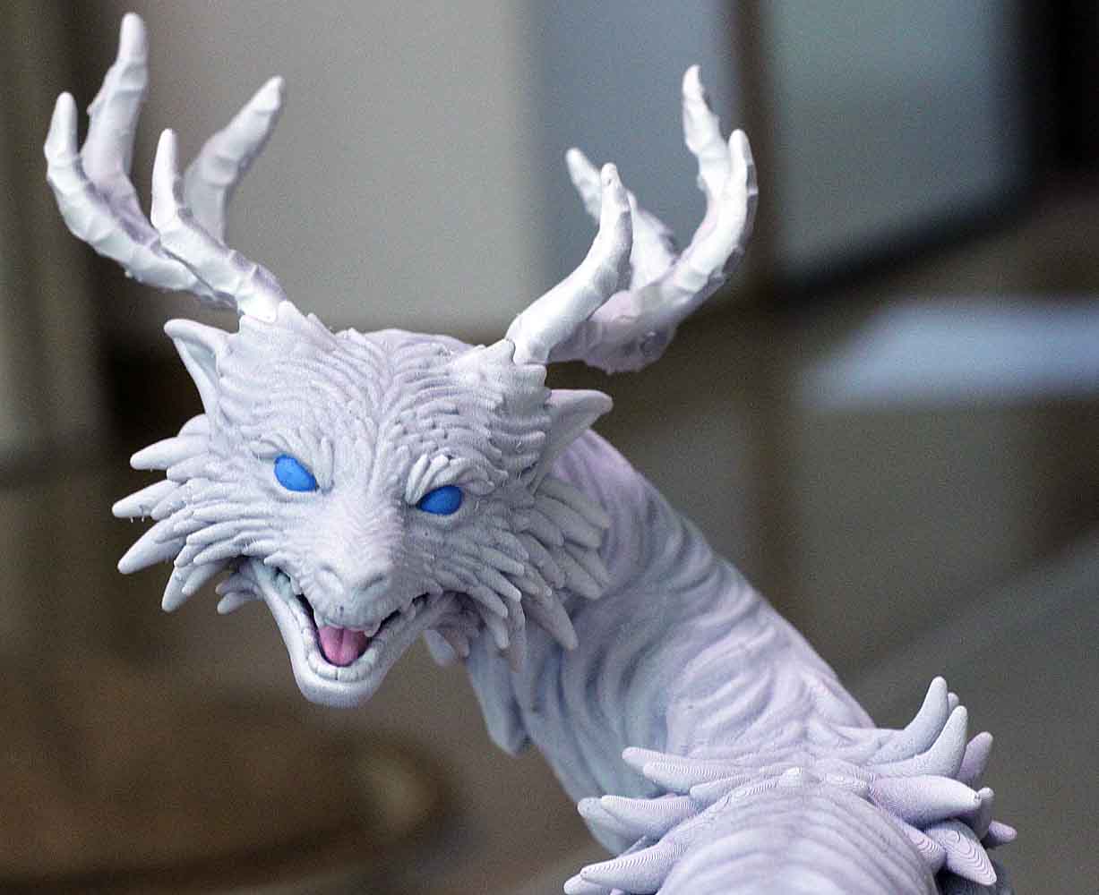 龍の置き物　白龍